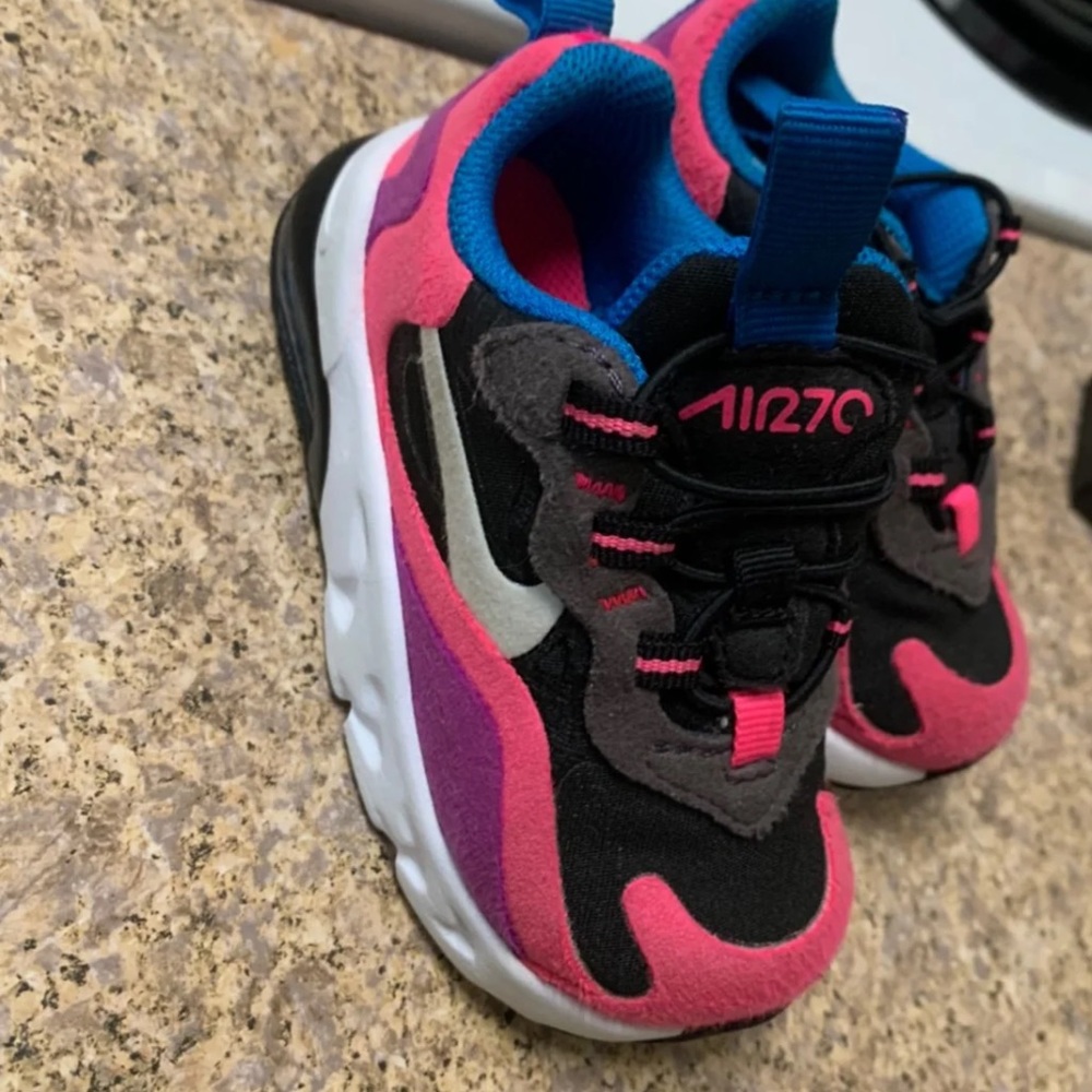 Toddler Nike 270 size 5c